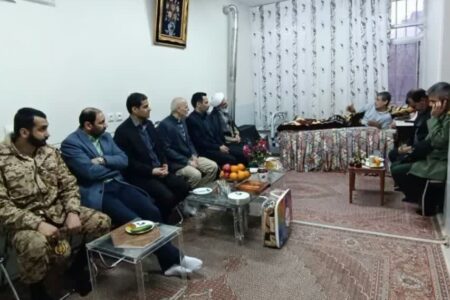 دیدار مسئولین شهرستان گلپایگان با جانباز 70 درصد دفاع مقدس به مناسبت میلاد روز پدر