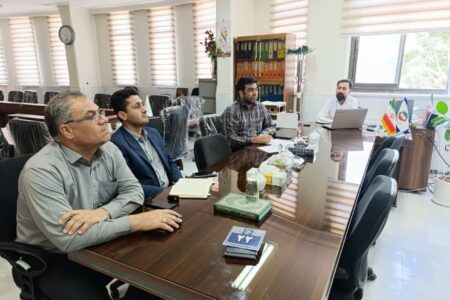 جلسه توجیهی نصب پلاک های پستی هوشمند با حضور شهرداران گوگد و گلشهر