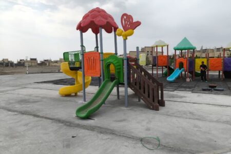 بهسازی و نصب اسباب بازی در پارک های مسکن مهر و فاطمیه کوهپایه