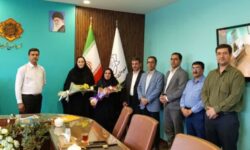 تجلیل شهردار شهرضا از کارکنان خانواده شهدای منا