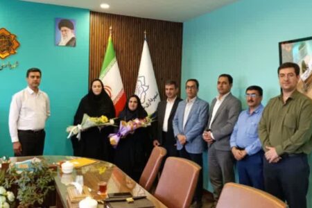 تجلیل شهردار شهرضا از کارکنان خانواده شهدای منا
